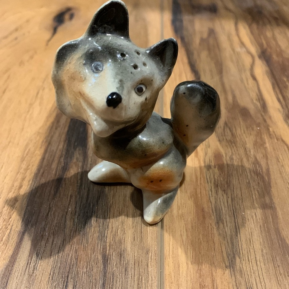 Vintage painted fox or wolf ceramic pepper or salt shaker made in Japan 4”